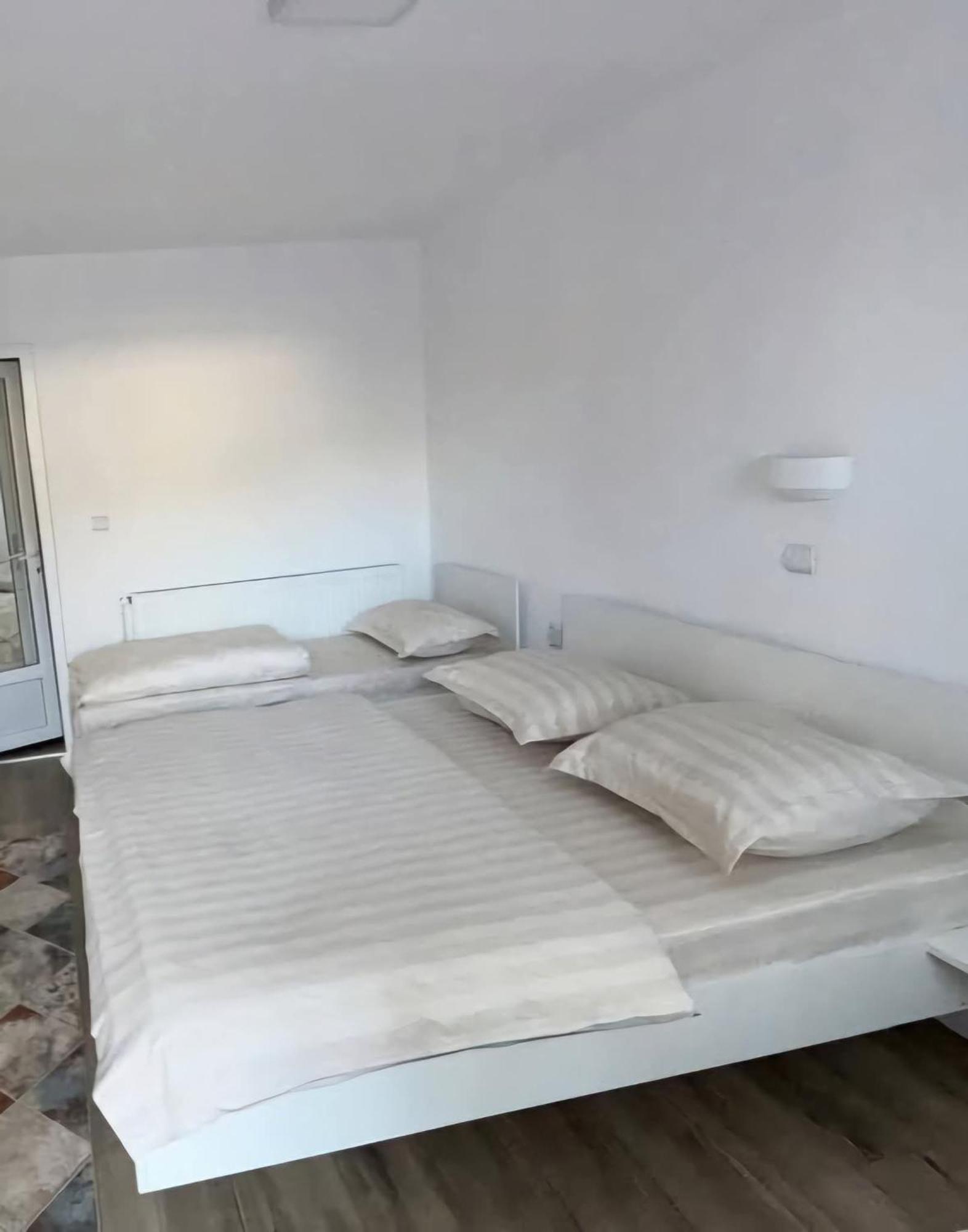 Cris & Mona Hotel Săpînţa Kültér fotó