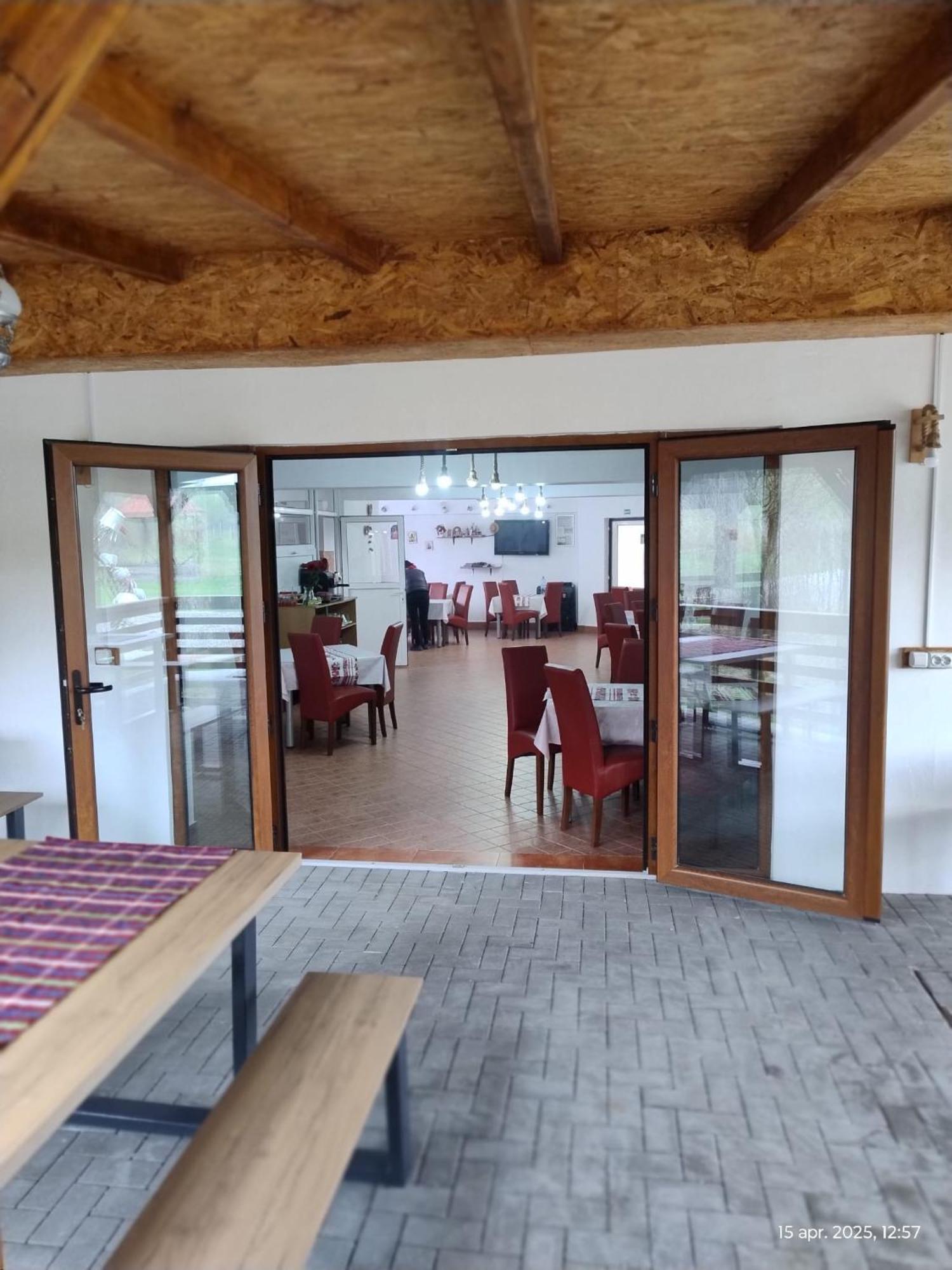 Cris & Mona Hotel Săpînţa Kültér fotó